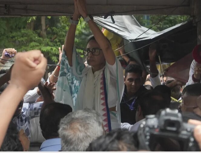 Mamata Begins Dharna Over Poll Violence