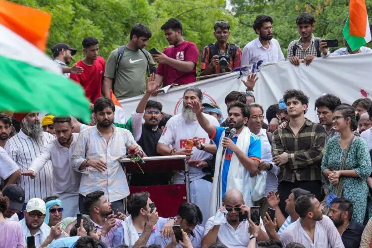 Massive ‘Cockroach Janta Party’ Protest Hits New Delhi
