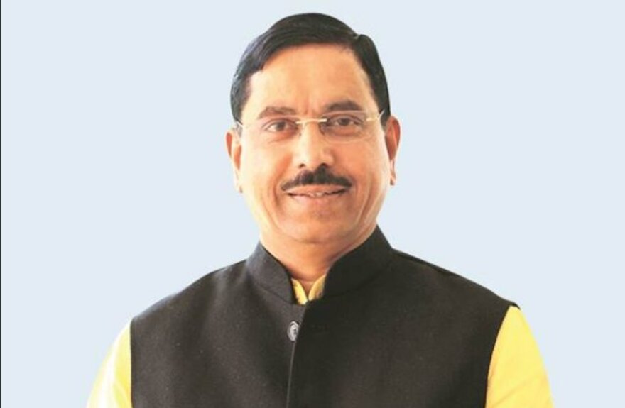 Pralhad Joshi Takes Charge as Union Education Minister